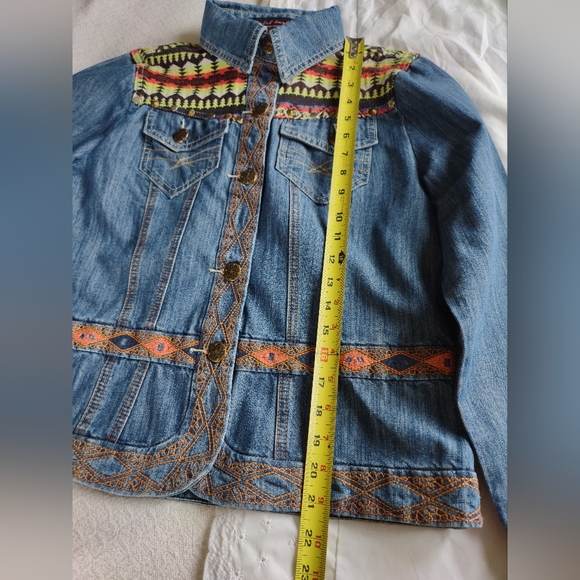 Tribal patterned embroidered denim jacket. - Picture 8 of 10